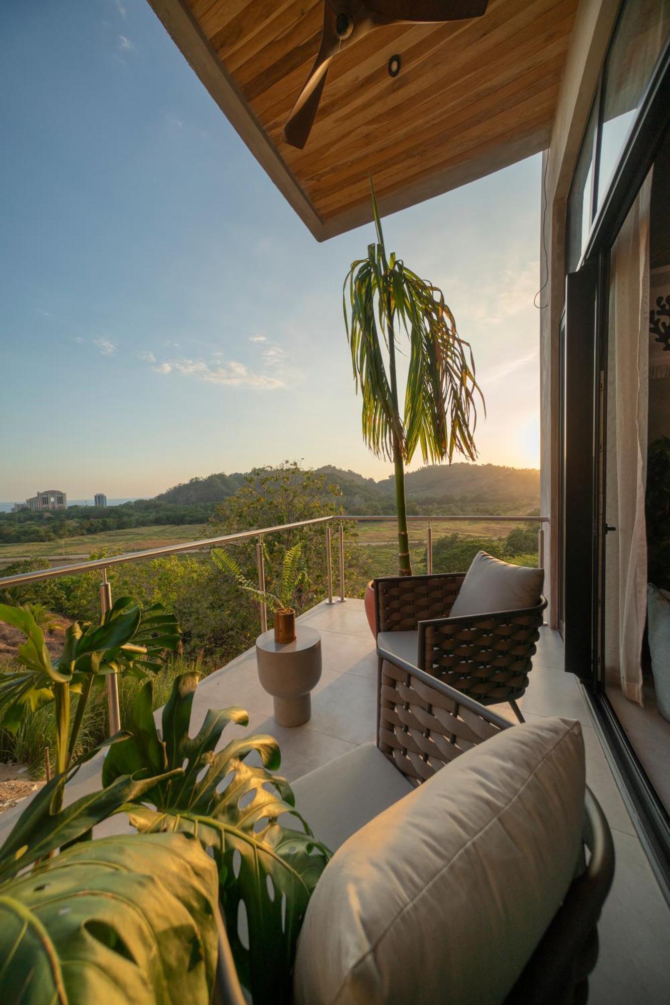 Surf Synergy All-Inclusive Surf Retreat Хако Экстерьер фото